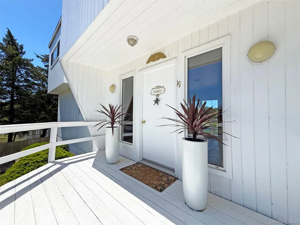 19 Cold Spring Court Southampton, NY 11968