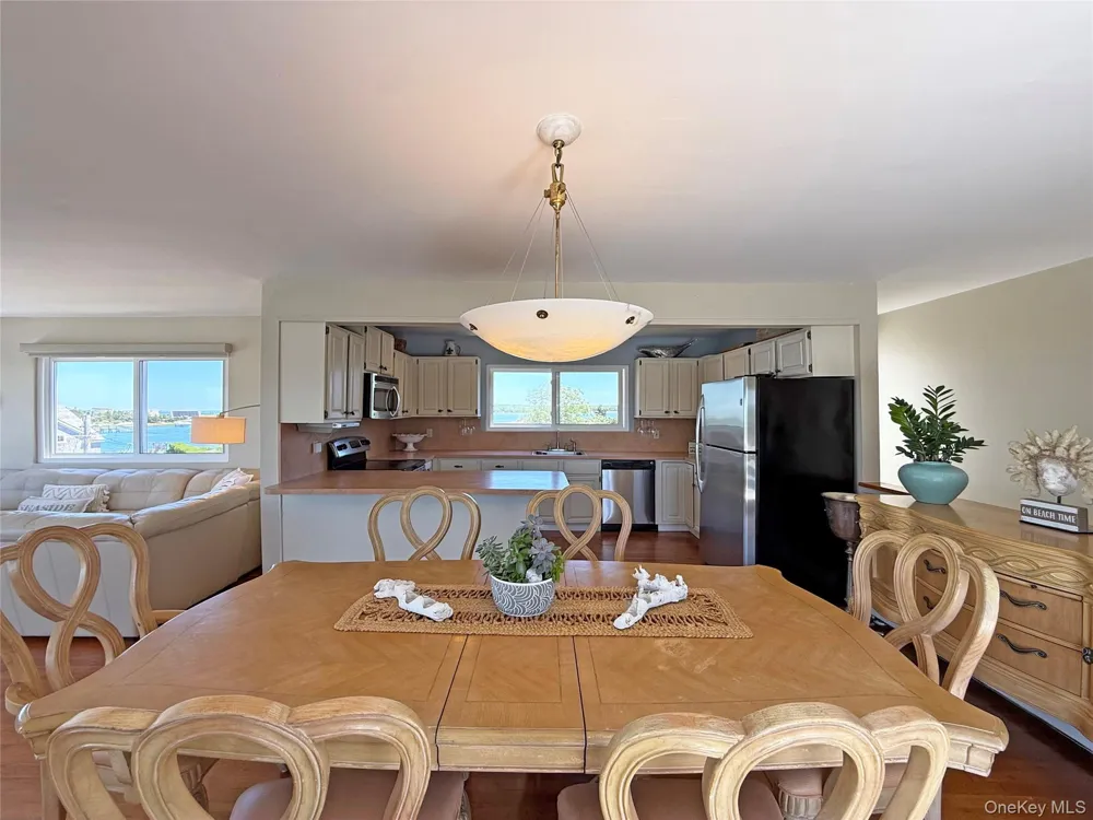 19 Cold Spring Court Southampton, NY 11968