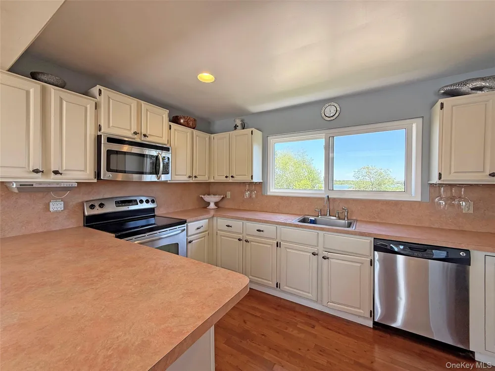 19 Cold Spring Court Southampton, NY 11968