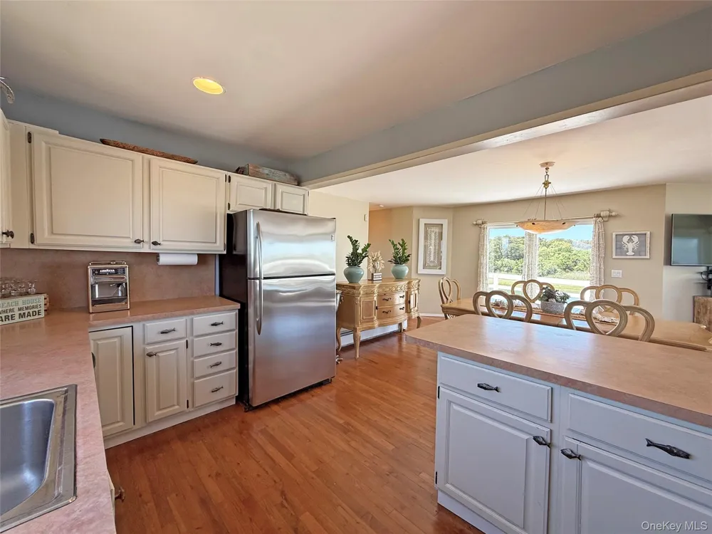 19 Cold Spring Court Southampton, NY 11968