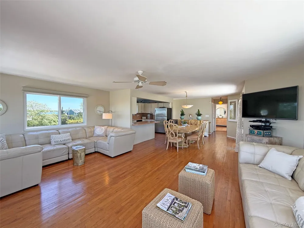 19 Cold Spring Court Southampton, NY 11968