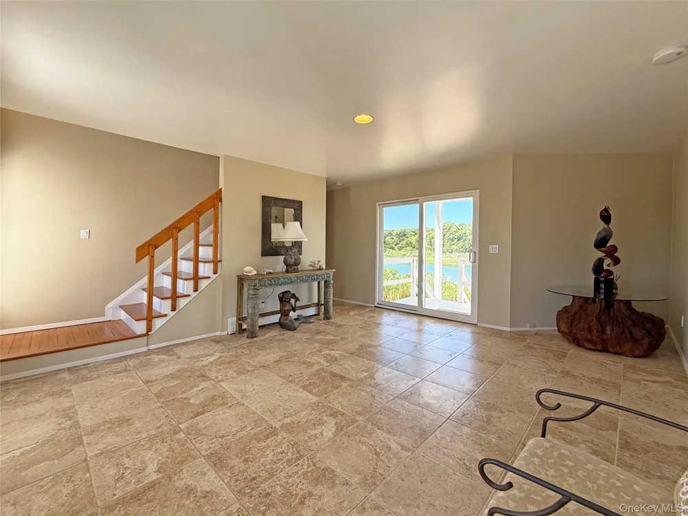 19 Cold Spring Court Southampton, NY 11968