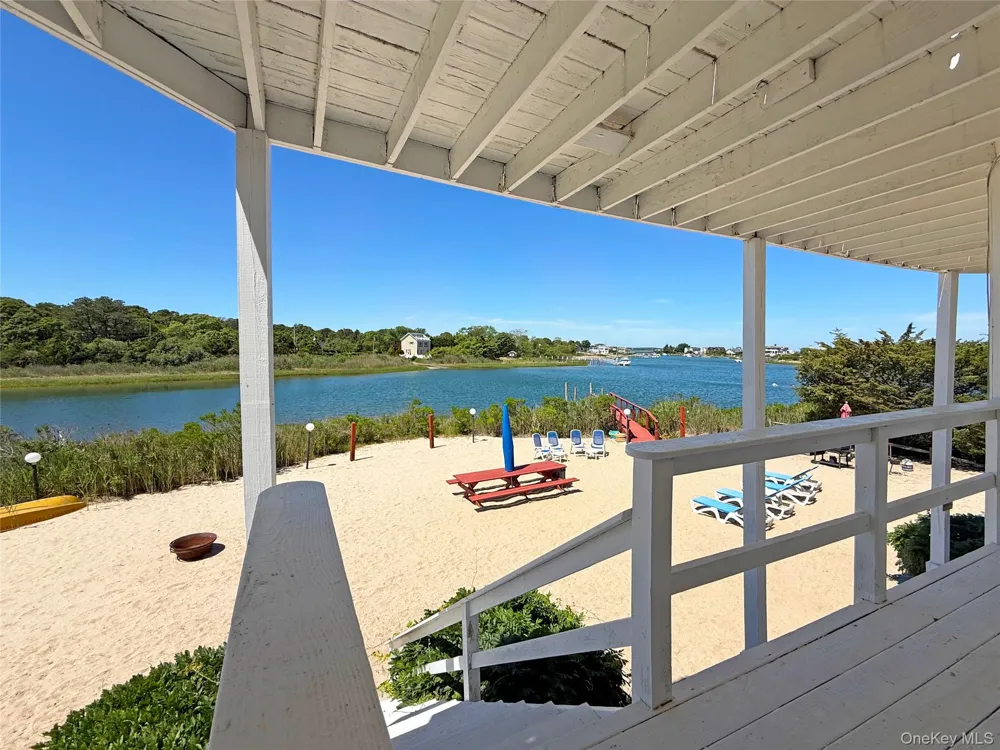 19 Cold Spring Court Southampton, NY 11968