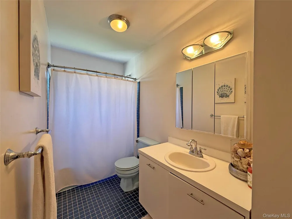19 Cold Spring Court Southampton, NY 11968