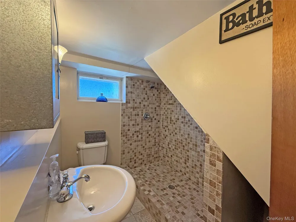 19 Cold Spring Court Southampton, NY 11968