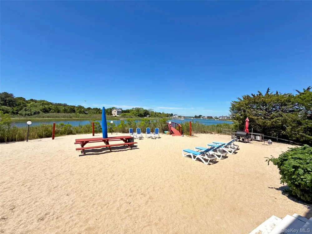 19 Cold Spring Court Southampton, NY 11968
