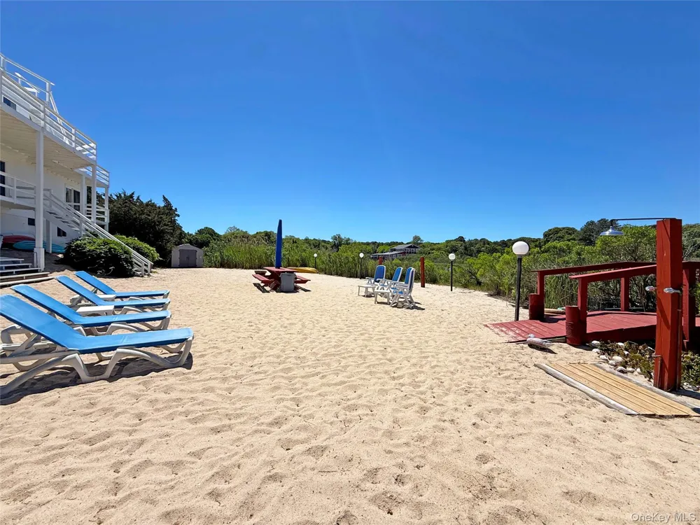 19 Cold Spring Court Southampton, NY 11968