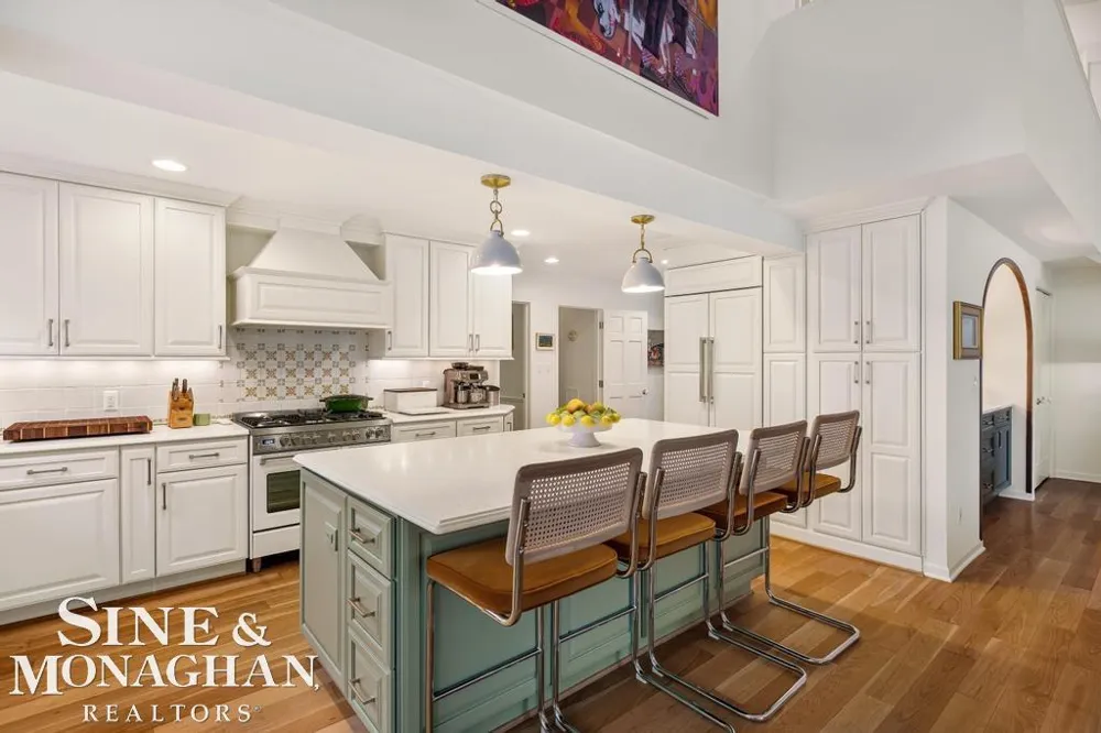 565 Lochmoor Boulevard Grosse Pointe Woods City, MI 48236