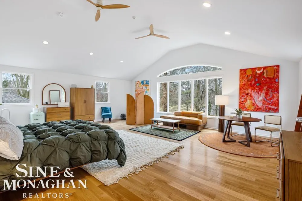 565 Lochmoor Boulevard Grosse Pointe Woods City, MI 48236