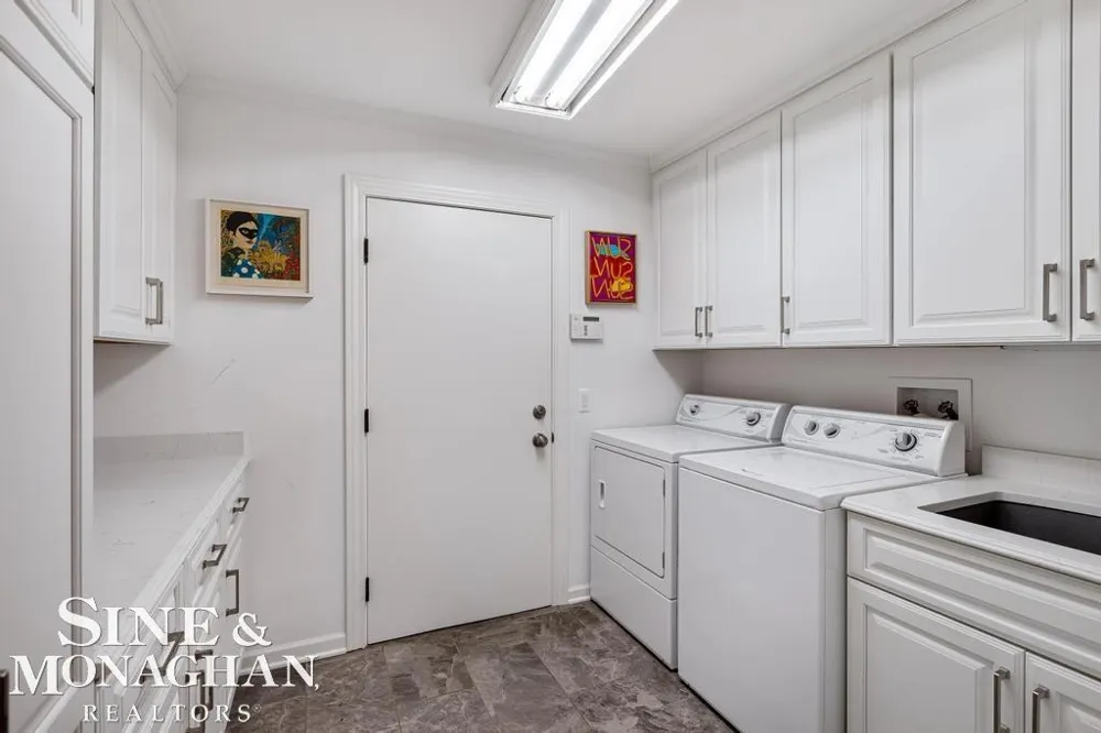 565 Lochmoor Boulevard Grosse Pointe Woods City, MI 48236