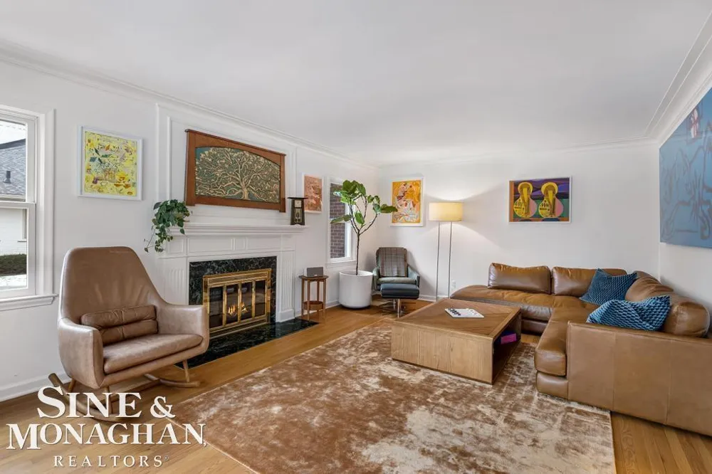 565 Lochmoor Boulevard Grosse Pointe Woods City, MI 48236