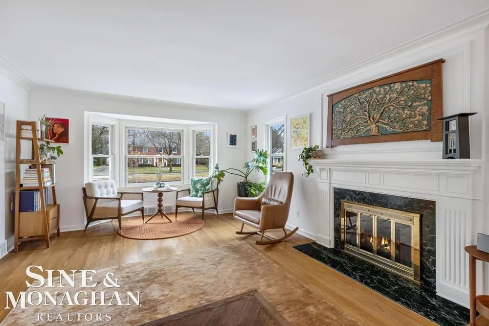 565 Lochmoor Boulevard Grosse Pointe Woods City, MI 48236