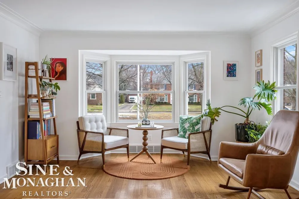 565 Lochmoor Boulevard Grosse Pointe Woods City, MI 48236