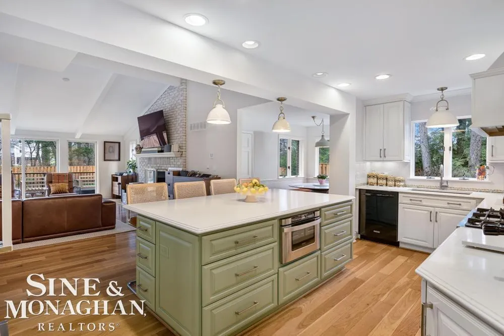 565 Lochmoor Boulevard Grosse Pointe Woods City, MI 48236