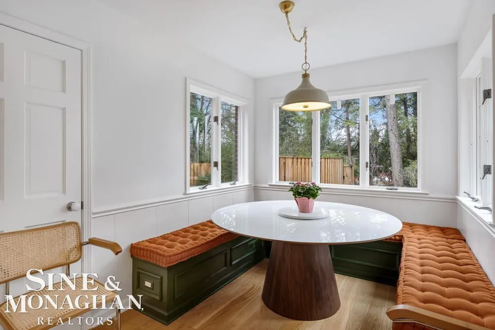 565 Lochmoor Boulevard Grosse Pointe Woods City, MI 48236
