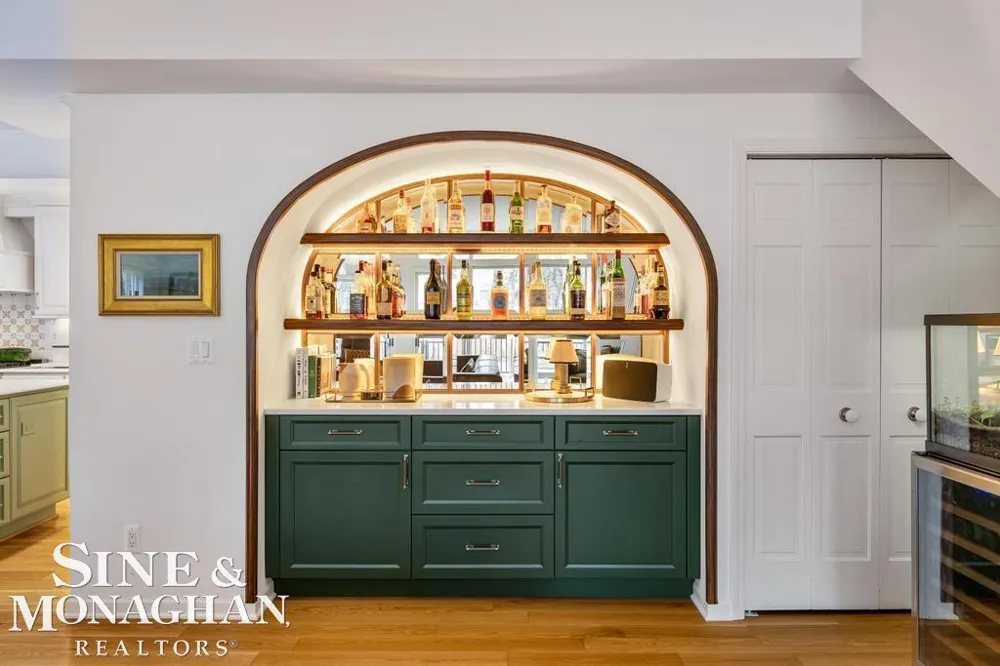 565 Lochmoor Boulevard Grosse Pointe Woods City, MI 48236