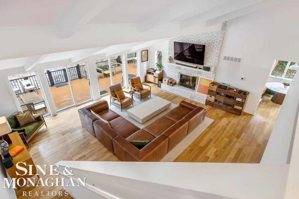 565 Lochmoor Boulevard Grosse Pointe Woods City, MI 48236
