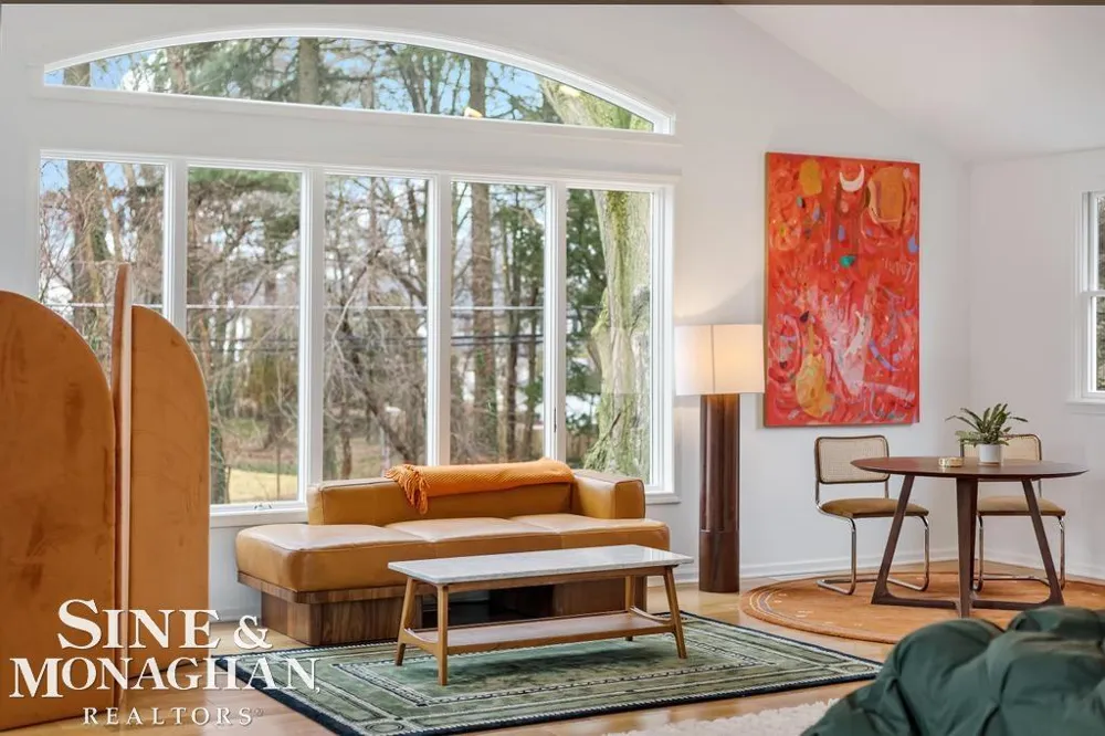565 Lochmoor Boulevard Grosse Pointe Woods City, MI 48236
