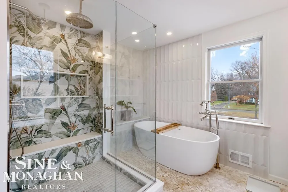 565 Lochmoor Boulevard Grosse Pointe Woods City, MI 48236