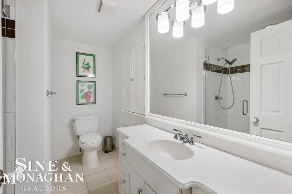 565 Lochmoor Boulevard Grosse Pointe Woods City, MI 48236