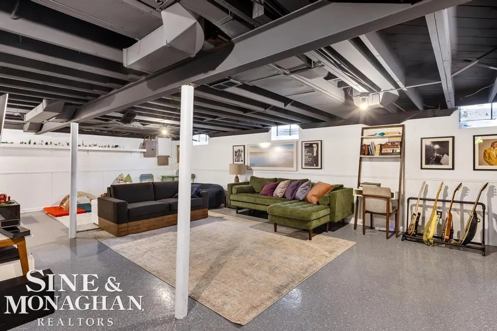 565 Lochmoor Boulevard Grosse Pointe Woods City, MI 48236