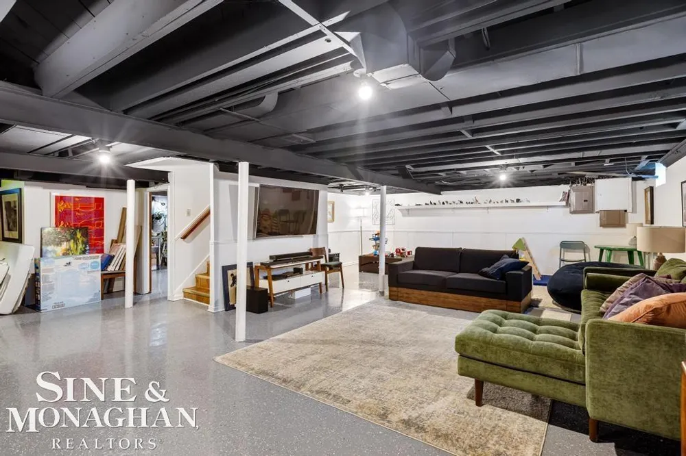 565 Lochmoor Boulevard Grosse Pointe Woods City, MI 48236