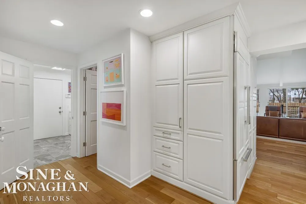 565 Lochmoor Boulevard Grosse Pointe Woods City, MI 48236