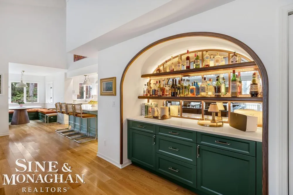 565 Lochmoor Boulevard Grosse Pointe Woods City, MI 48236