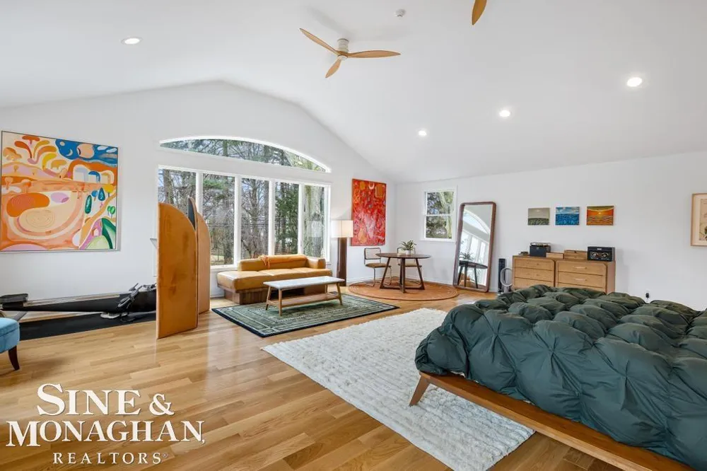 565 Lochmoor Boulevard Grosse Pointe Woods City, MI 48236