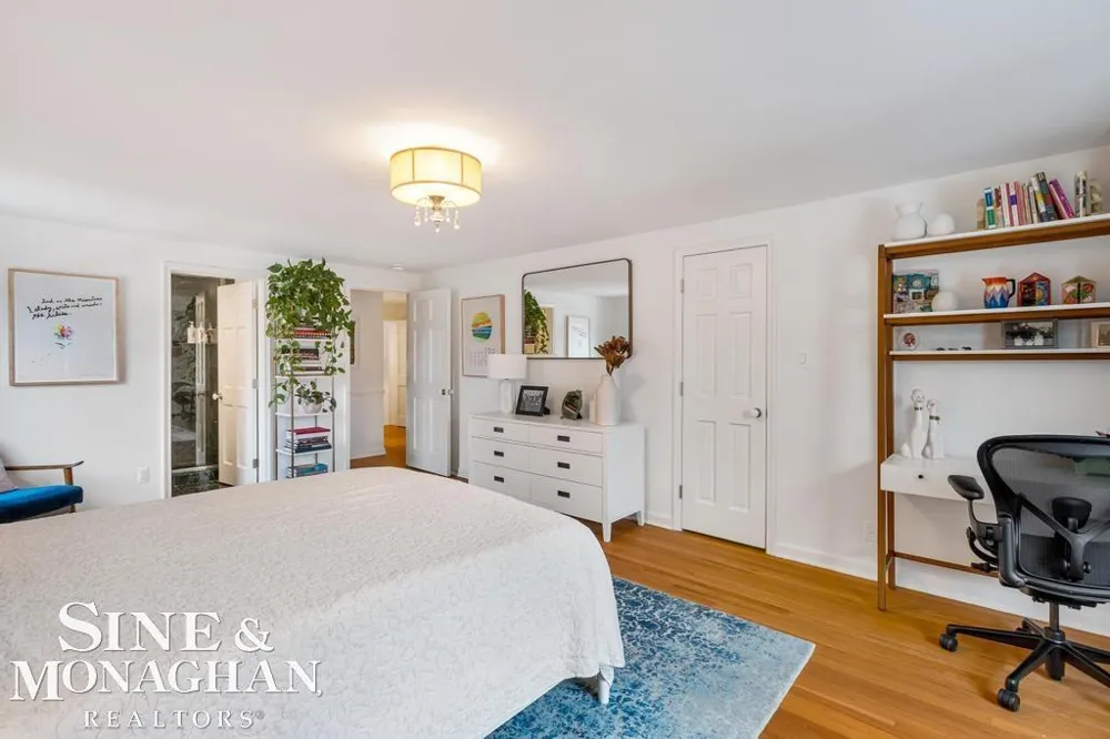 565 Lochmoor Boulevard Grosse Pointe Woods City, MI 48236