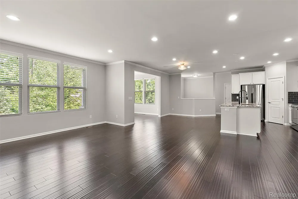 31065 Tremont Lane Beverly Hills Village, MI 48025