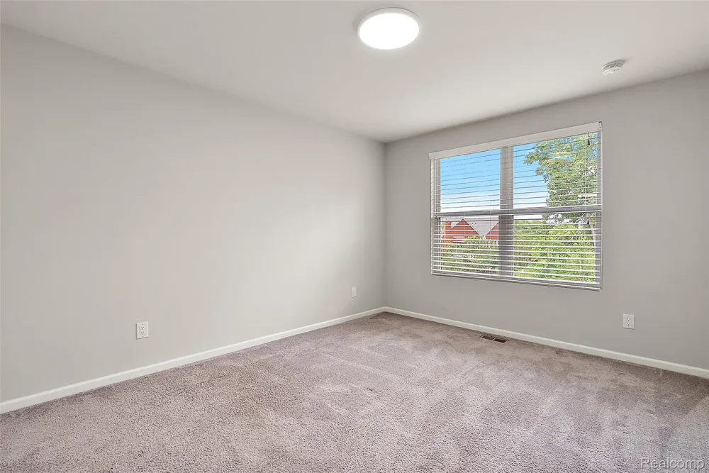 31065 Tremont Lane Beverly Hills Village, MI 48025
