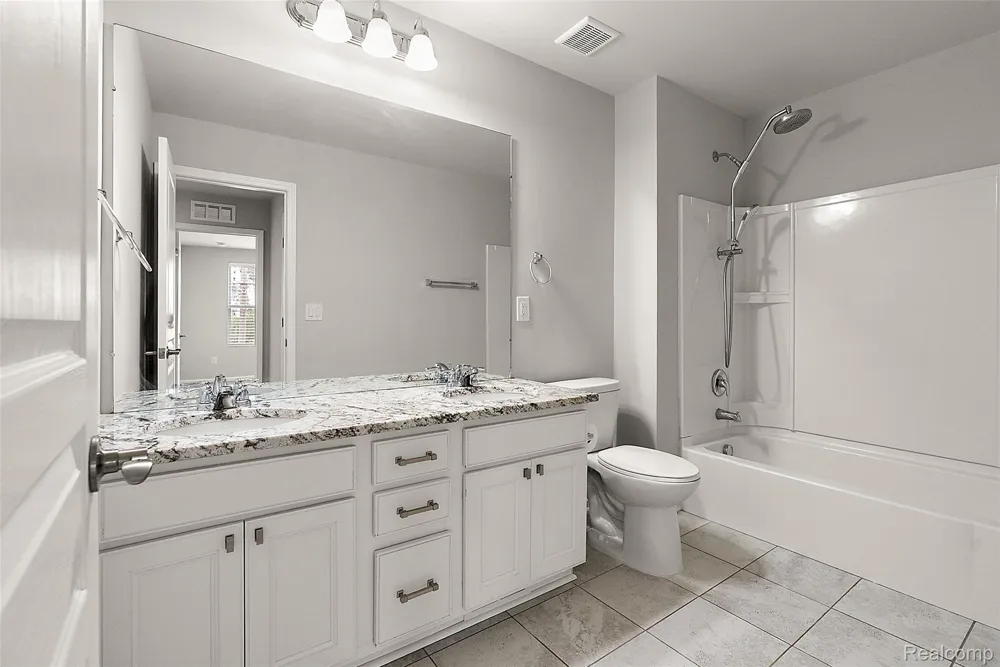 31065 Tremont Lane Beverly Hills Village, MI 48025