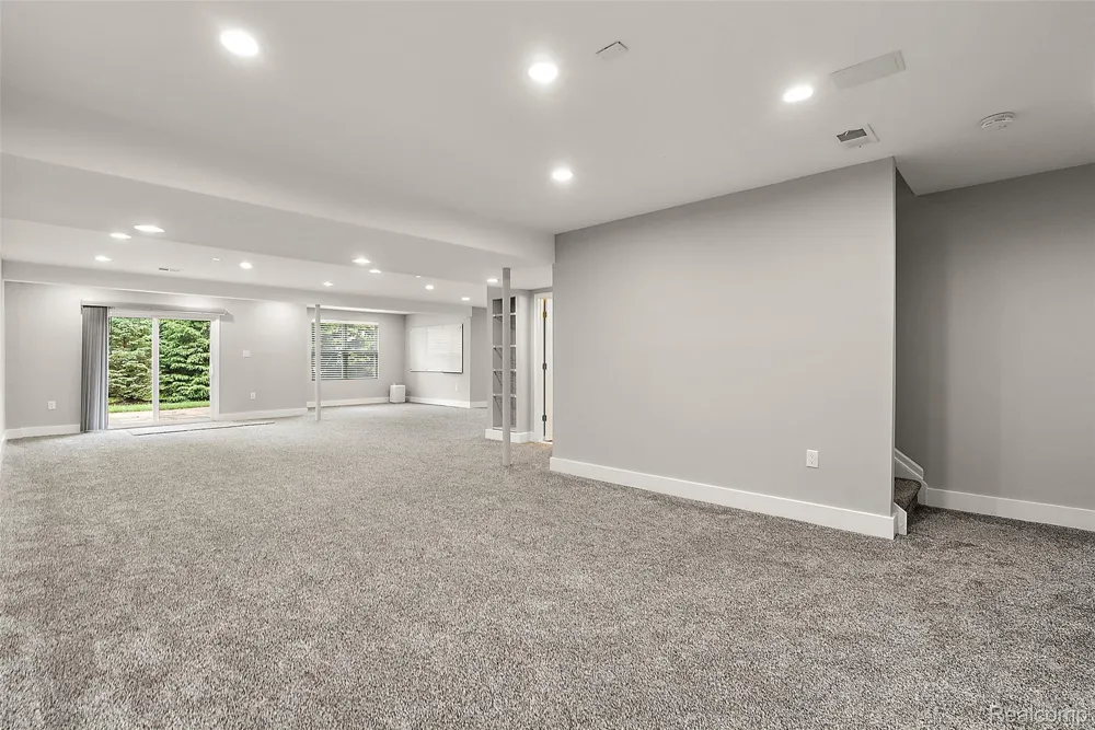 31065 Tremont Lane Beverly Hills Village, MI 48025