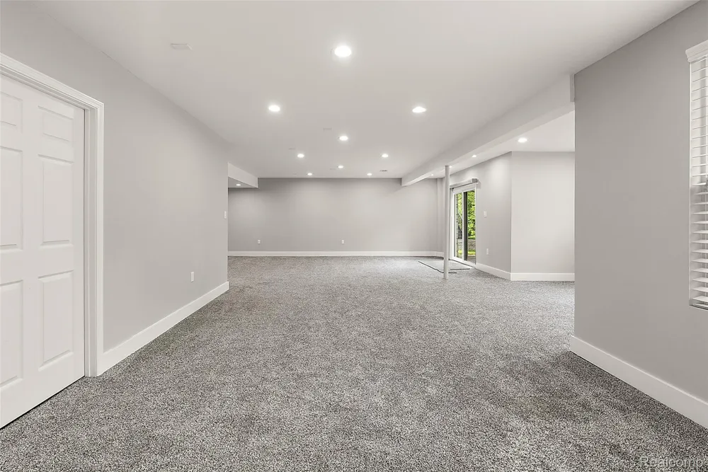 31065 Tremont Lane Beverly Hills Village, MI 48025