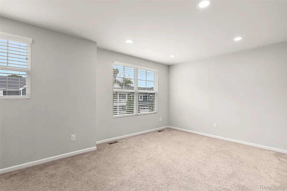 31065 Tremont Lane Beverly Hills Village, MI 48025