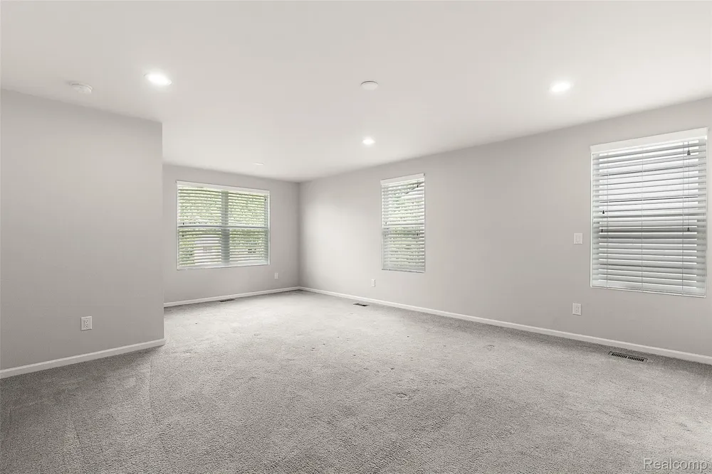 31065 Tremont Lane Beverly Hills Village, MI 48025