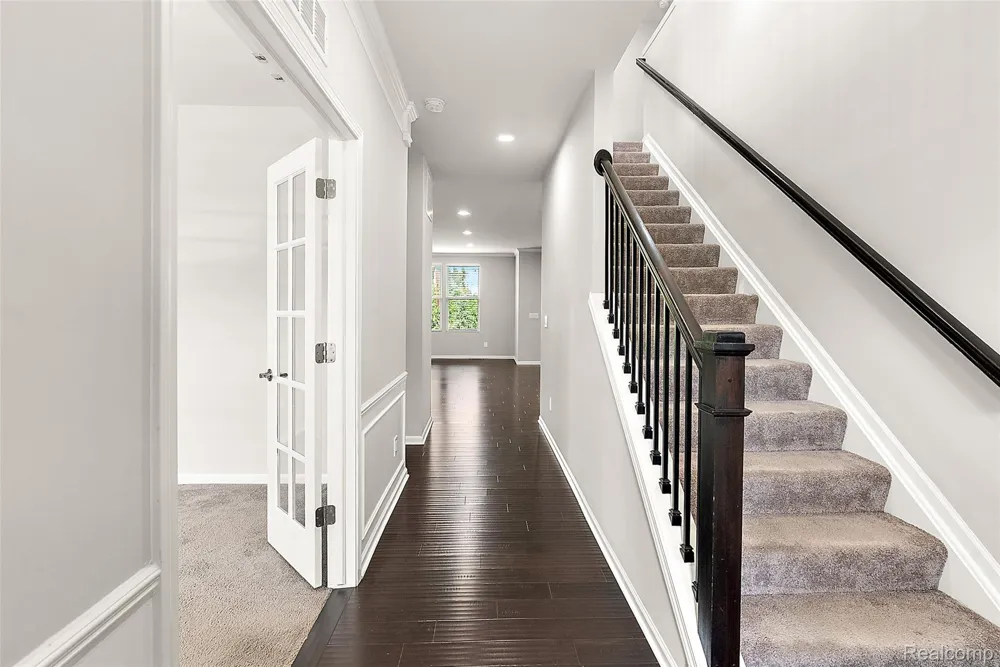 31065 Tremont Lane Beverly Hills Village, MI 48025