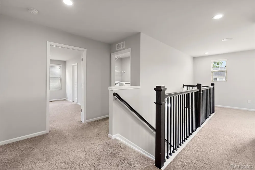 31065 Tremont Lane Beverly Hills Village, MI 48025