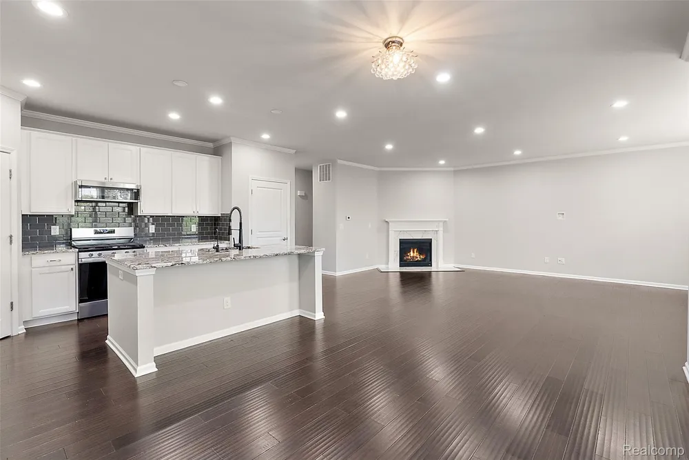 31065 Tremont Lane Beverly Hills Village, MI 48025