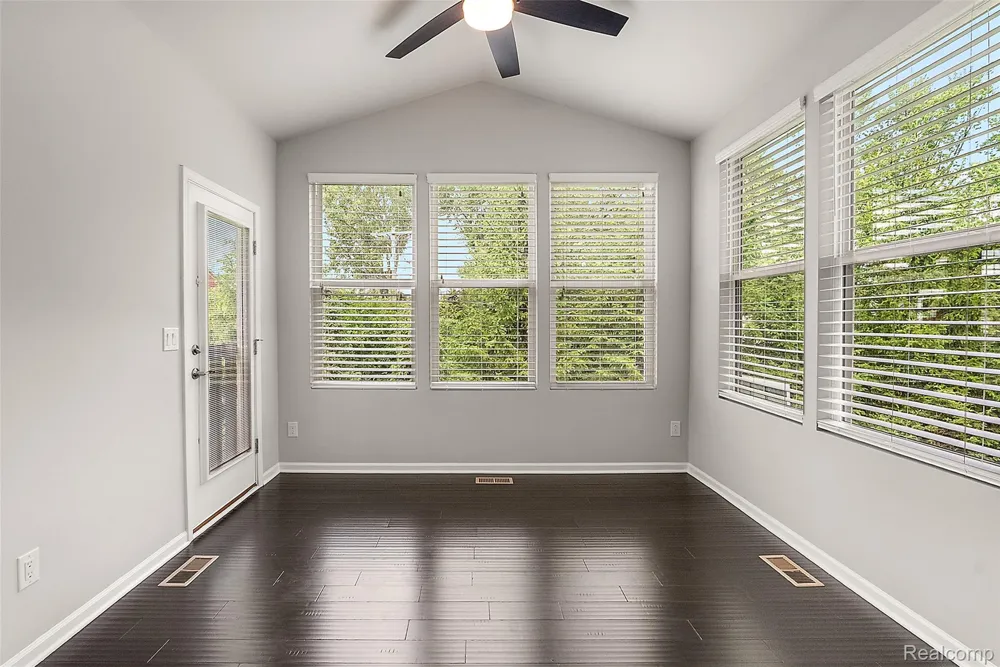 31065 Tremont Lane Beverly Hills Village, MI 48025