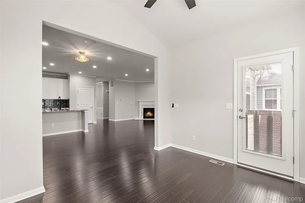 31065 Tremont Lane Beverly Hills Village, MI 48025