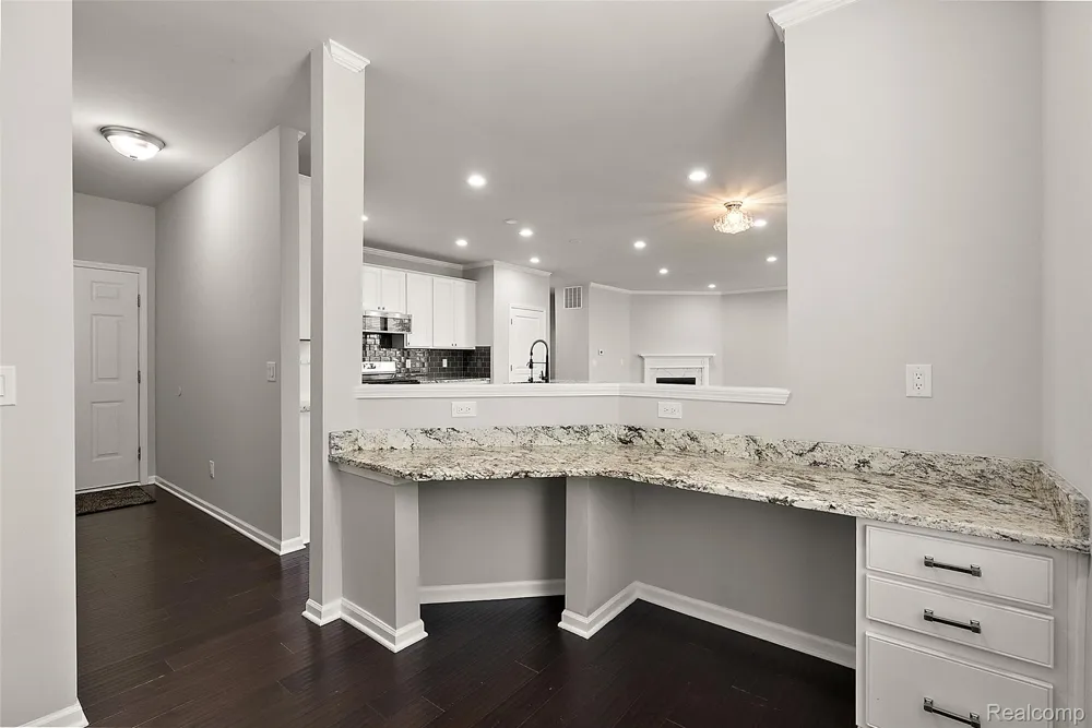31065 Tremont Lane Beverly Hills Village, MI 48025
