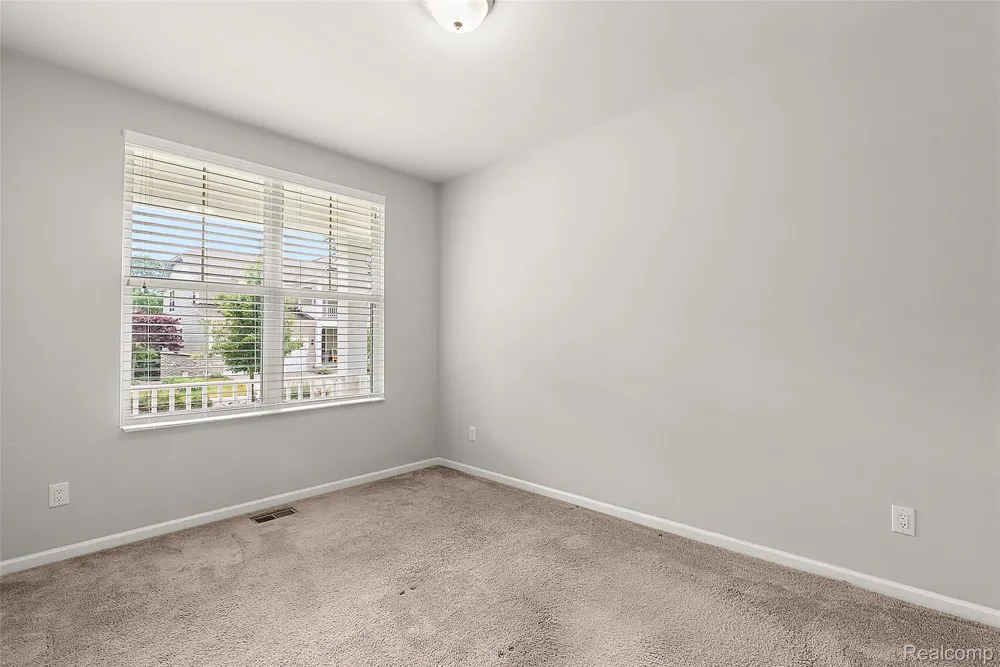 31065 Tremont Lane Beverly Hills Village, MI 48025