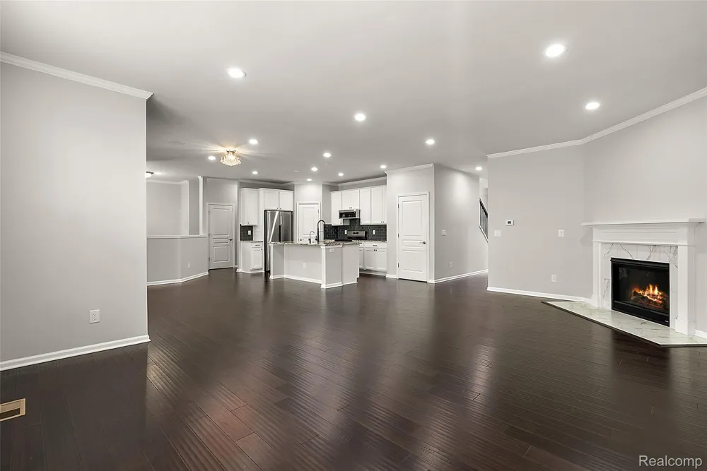 31065 Tremont Lane Beverly Hills Village, MI 48025