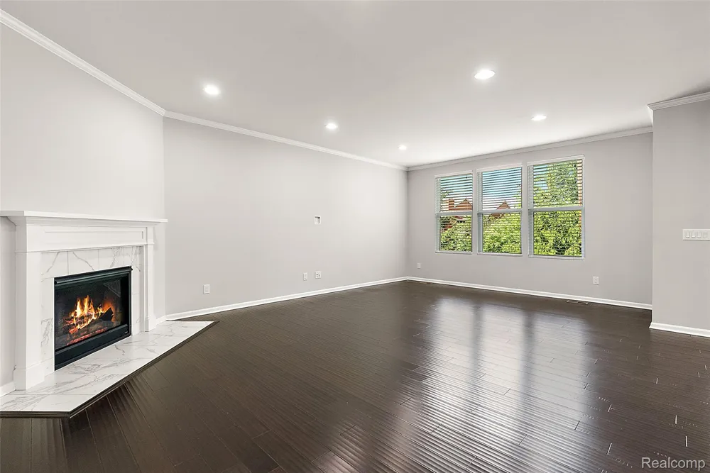 31065 Tremont Lane Beverly Hills Village, MI 48025