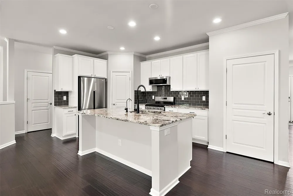 31065 Tremont Lane Beverly Hills Village, MI 48025