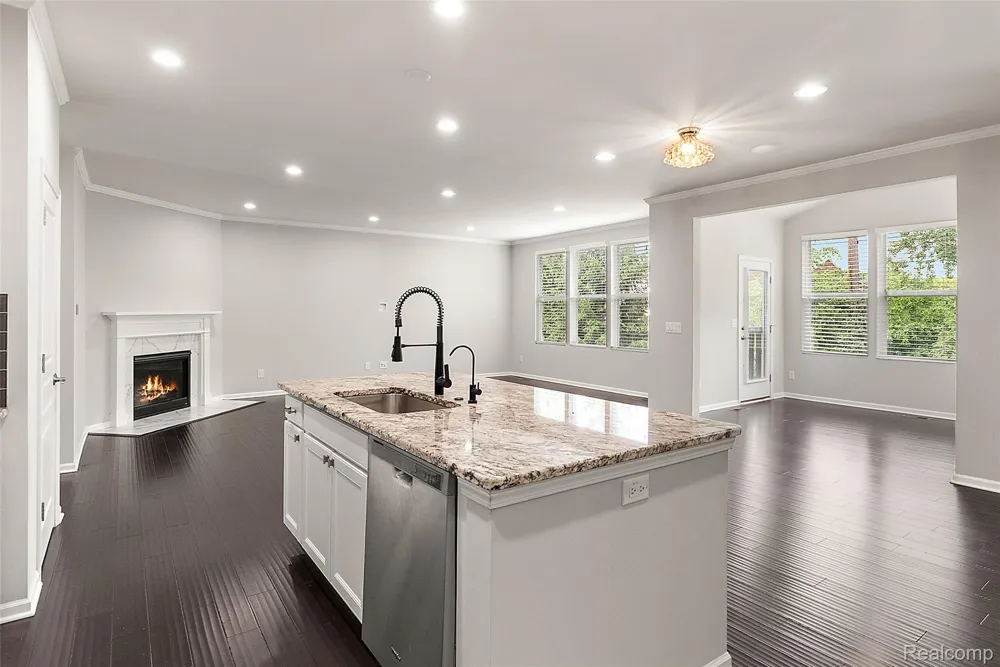 31065 Tremont Lane Beverly Hills Village, MI 48025