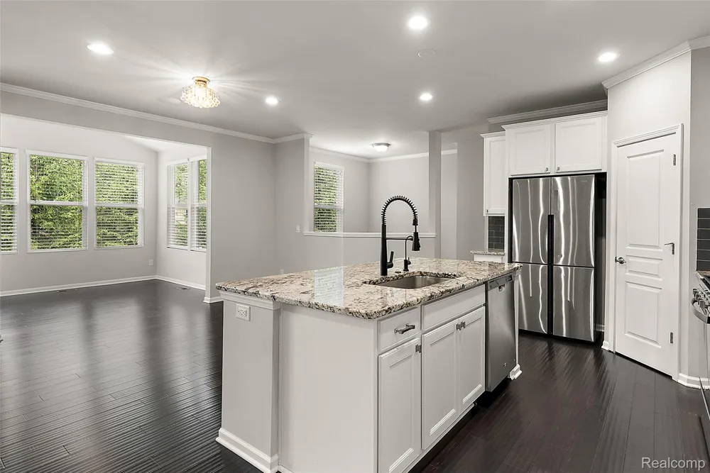 31065 Tremont Lane Beverly Hills Village, MI 48025