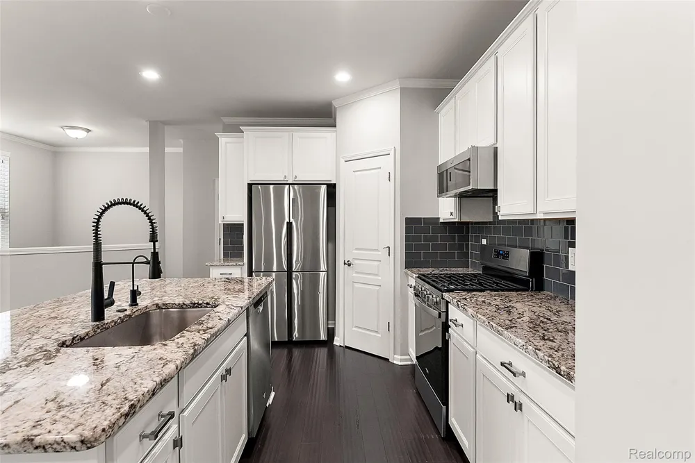 31065 Tremont Lane Beverly Hills Village, MI 48025